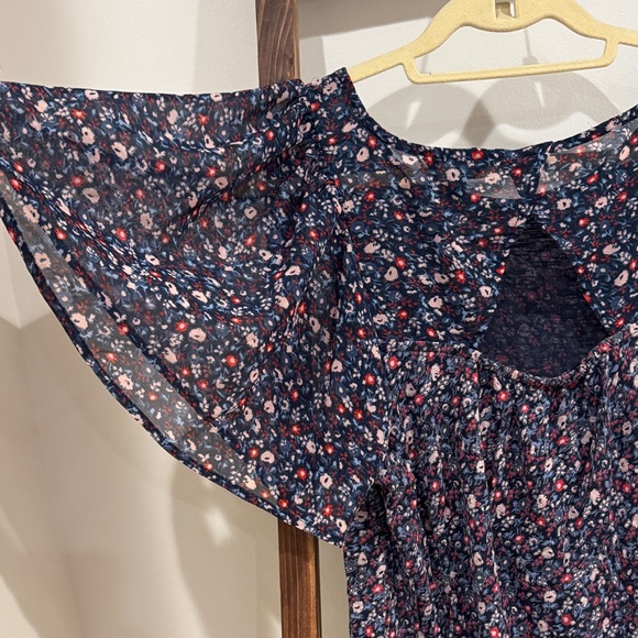 Lucky Brand Navy Blouse with Flutter Sleeves & Peephole Back 🌸 - Picture 5 of 7